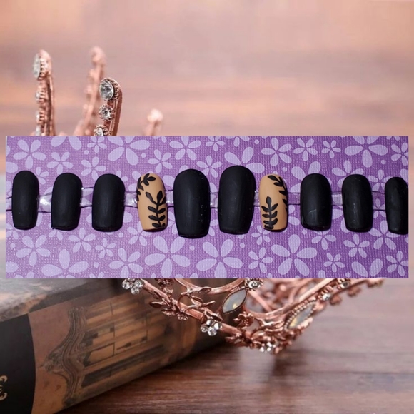 Black Floral Press on Nails - Picture 1 of 3